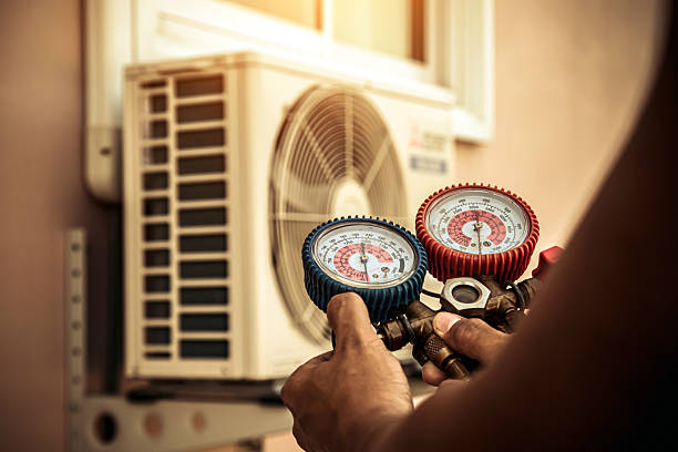 Professional Hvac Installation technician working in Mertens, TX